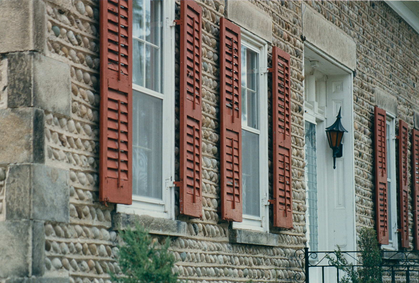 Bra-13 207 West River Rd 5